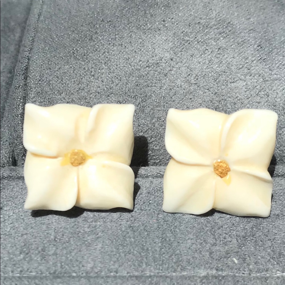 Vintage classic bone earrings